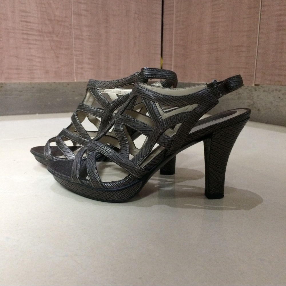 Naturalizer Danya heels sz 5 like new! Perfect for weddings comfortable